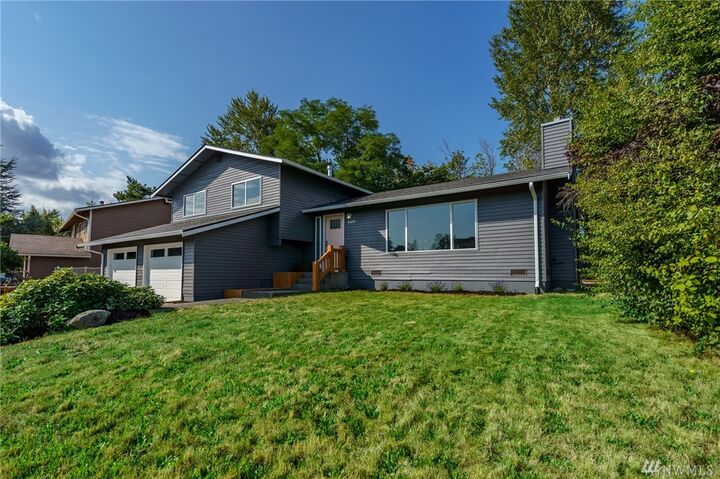 Property Photo:  1620  Index Ave SE  WA 98058 