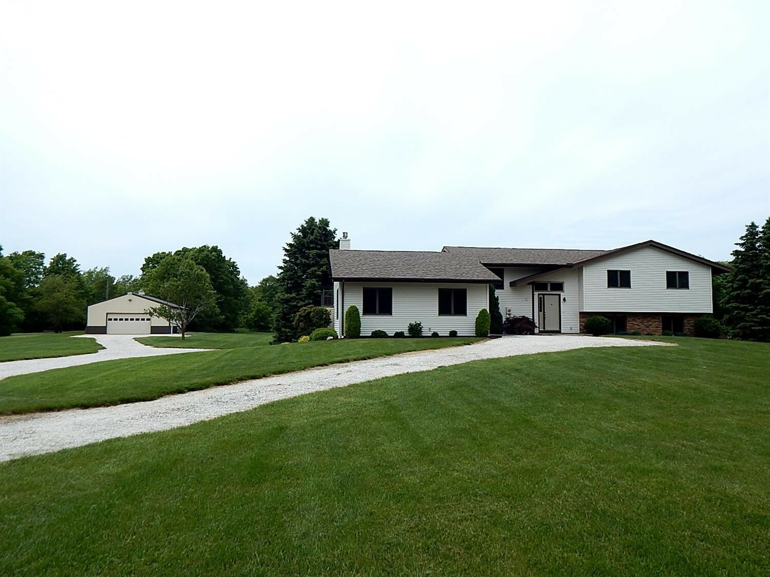 Property Photo: 9656 N 200 IN 46350