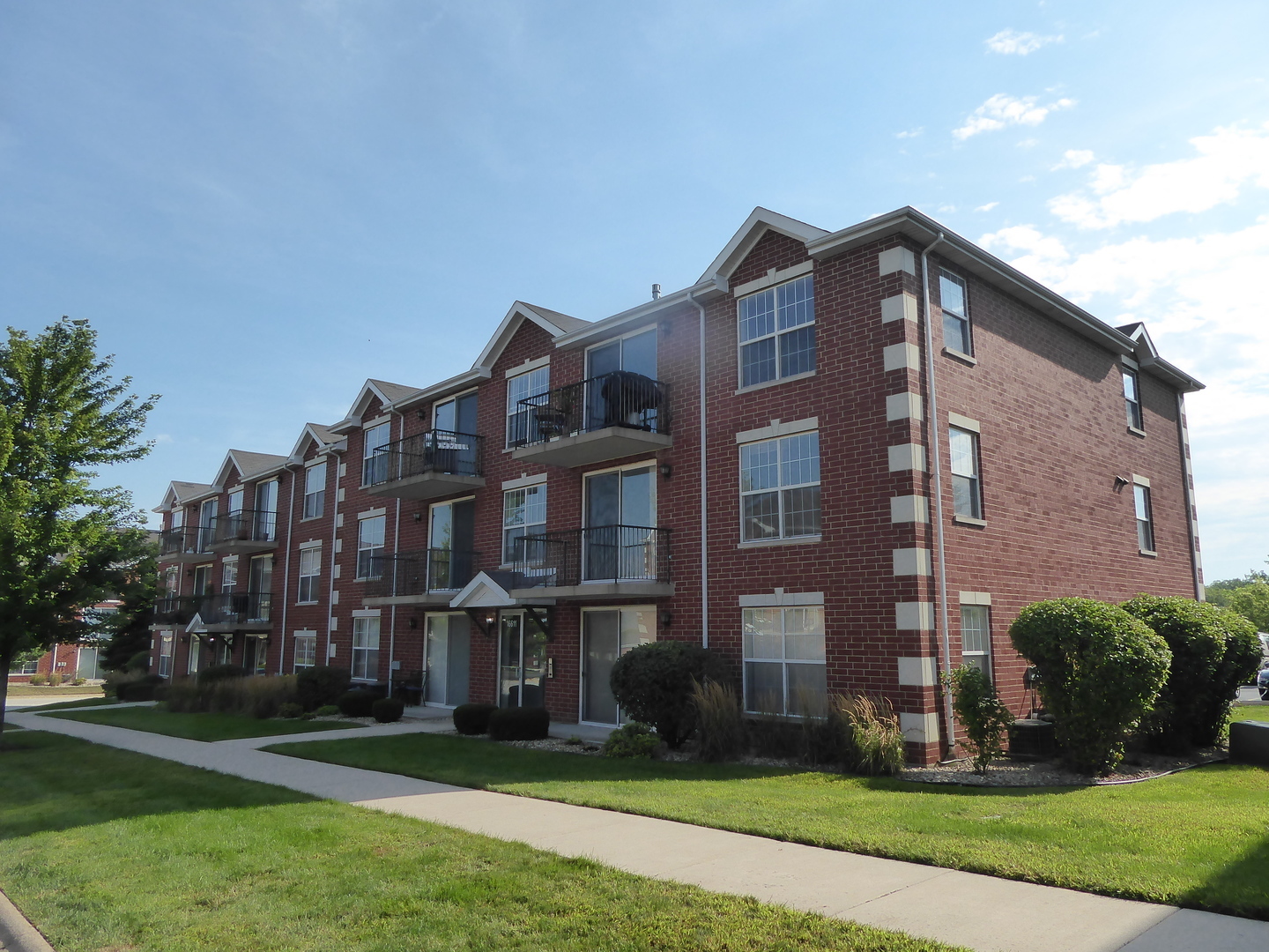 Property Photo:  16611 Liberty Circle 2N  IL 60467 