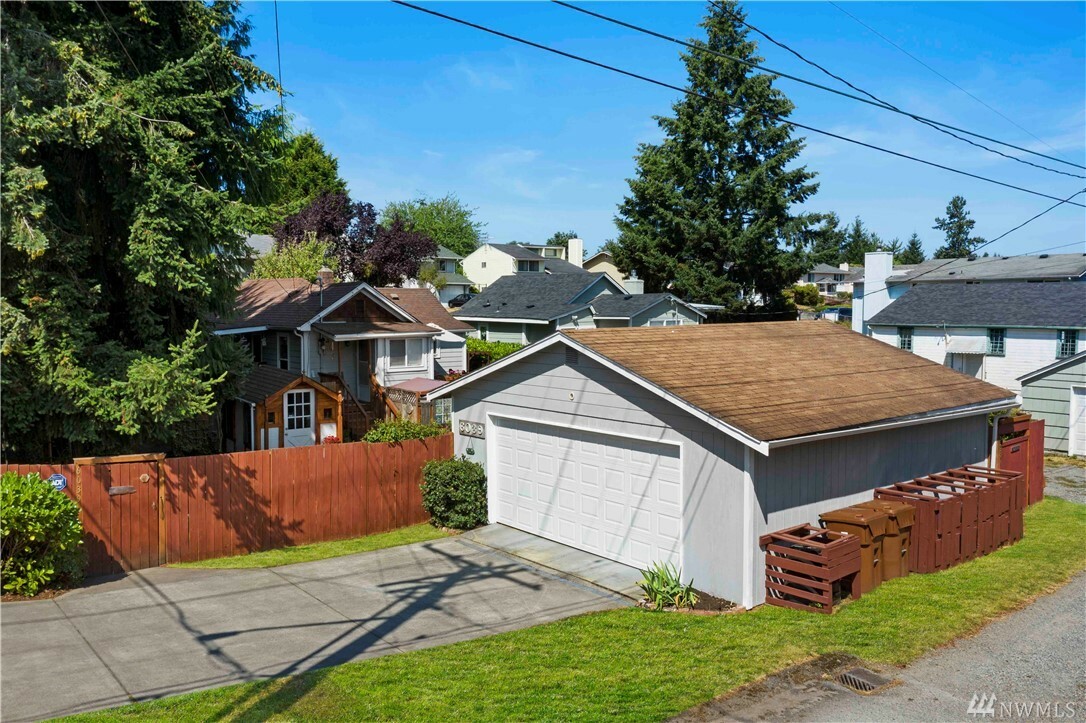 Property Photo:  6039 S Cheyenne St  WA 98409 