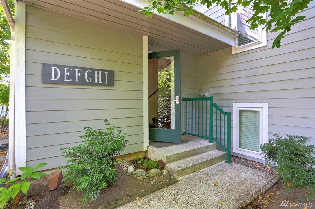 Property Photo:  15910  3rd Place SW G-9  WA 98166 