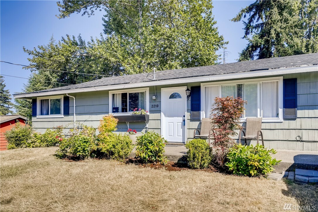 Property Photo: 2210 SW 328th St WA 98023
