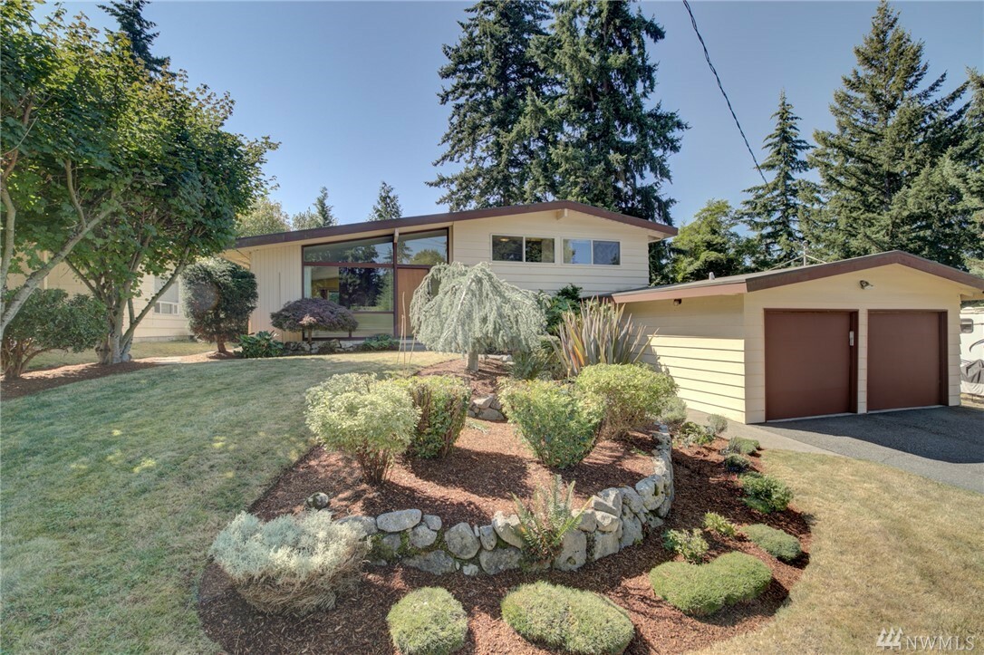 Property Photo:  14611 SE 15th St  WA 98007 