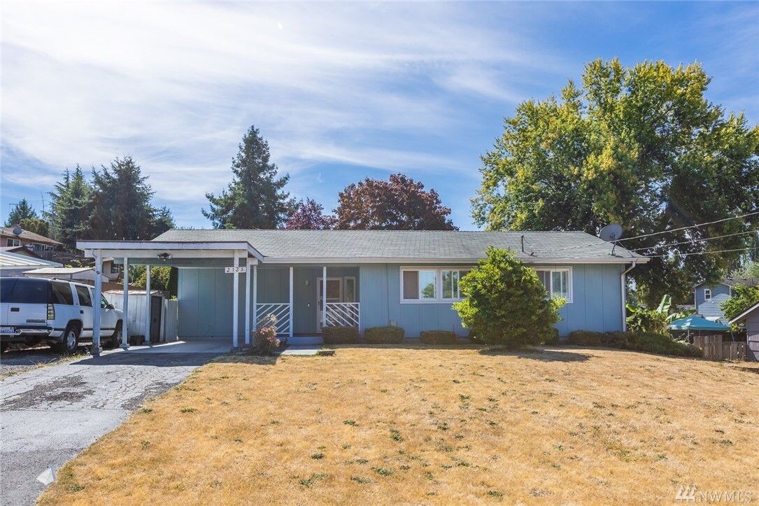 Property Photo: 2125 S 251st Street WA 98032