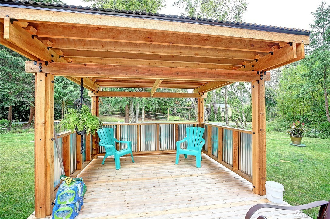 Property Photo: 1676 Spruce Ridge Dr WA 98282
