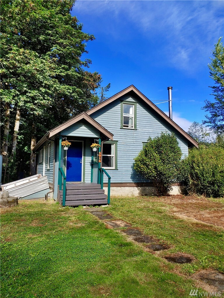 Property Photo:  4015 Valley Hwy  WA 98244 