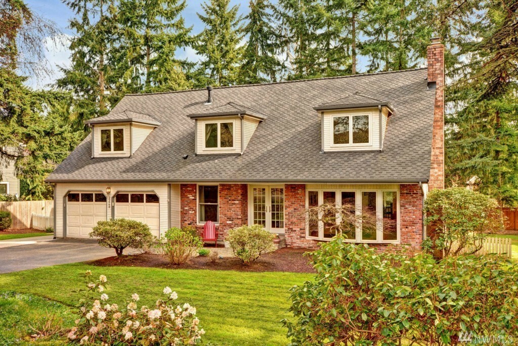 Property Photo:  2240 Evergreen Point Rd  WA 98039 