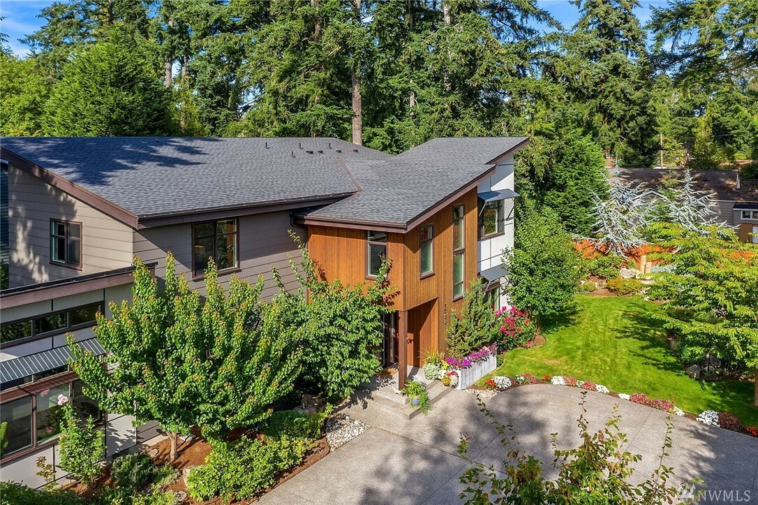 Property Photo:  1538 NE 107th St  WA 98125 