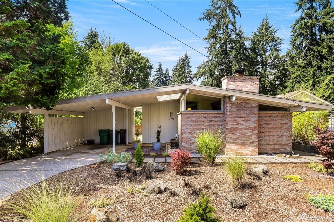 Property Photo: 13741 Ashworth Avenue N WA 98133