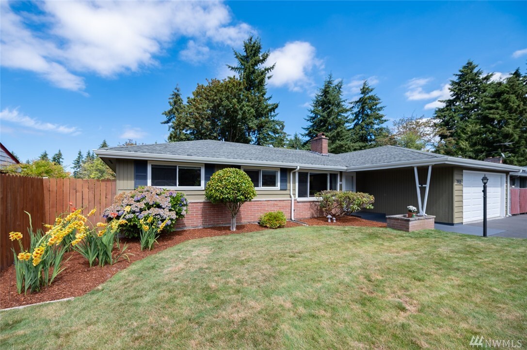 Property Photo: 712 S 304th Street WA 98003