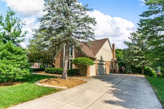 Property Photo:  1059 Stony Pointe Boulevard  MI 48307 