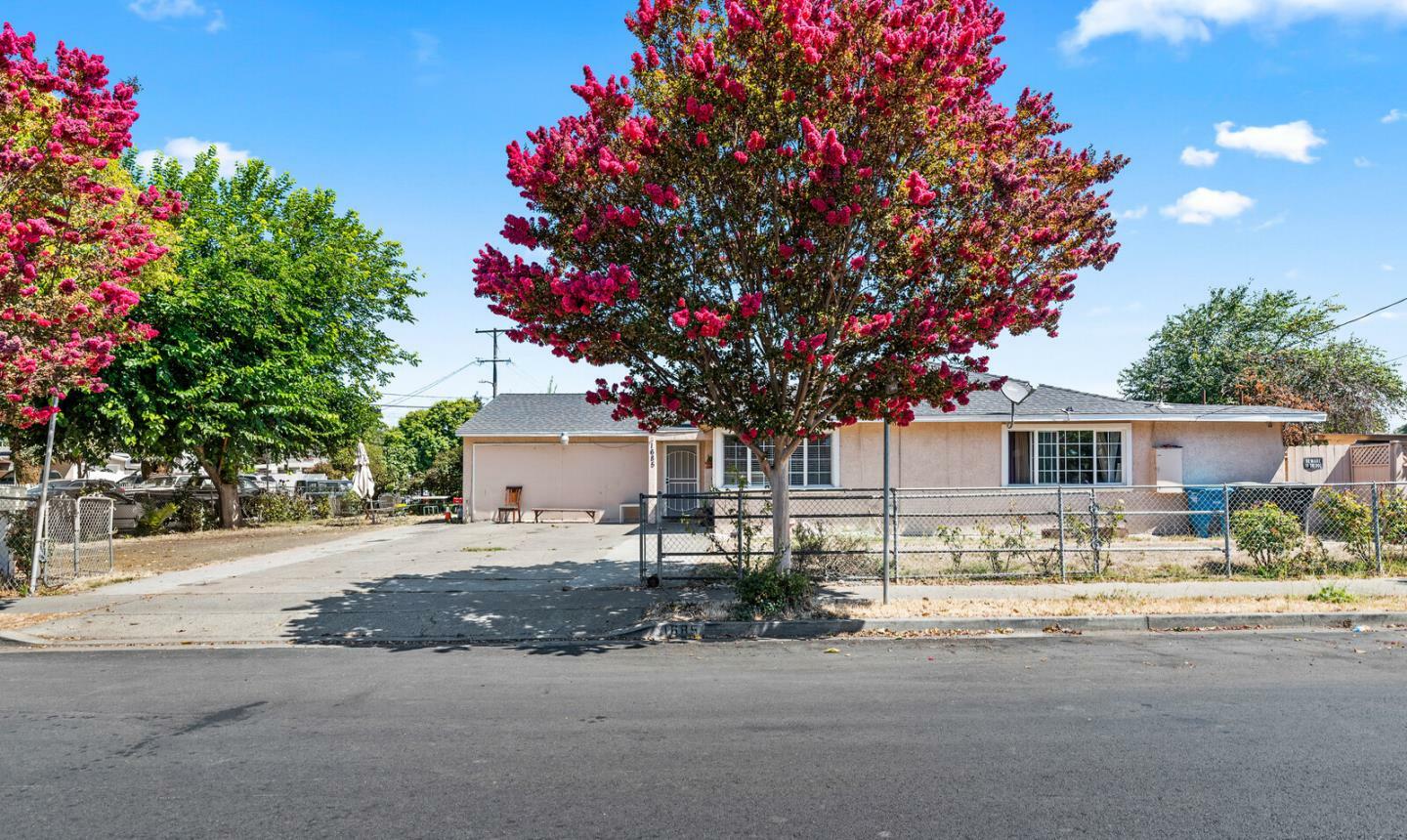 Property Photo:  1685 Purdue Avenue  CA 94303 