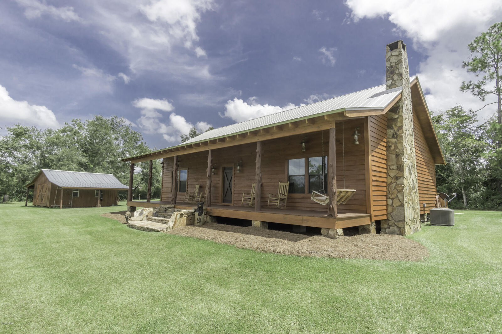 Property Photo: 2641 Highway 77 FL 32428