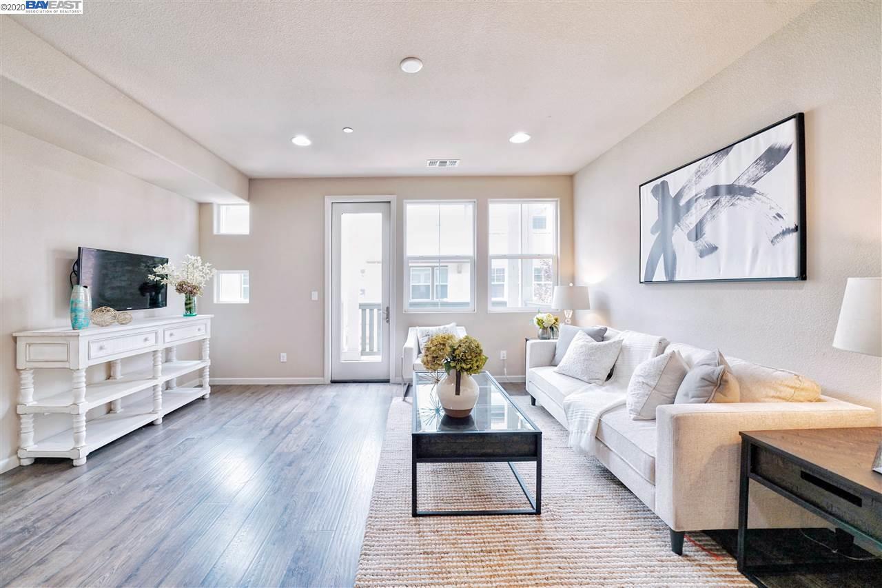 Property Photo: 2120 Vincenzo Wallkway CA 95133