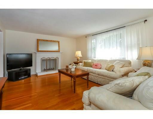 Property Photo: 8 Lincolnshire Dr MA 02021