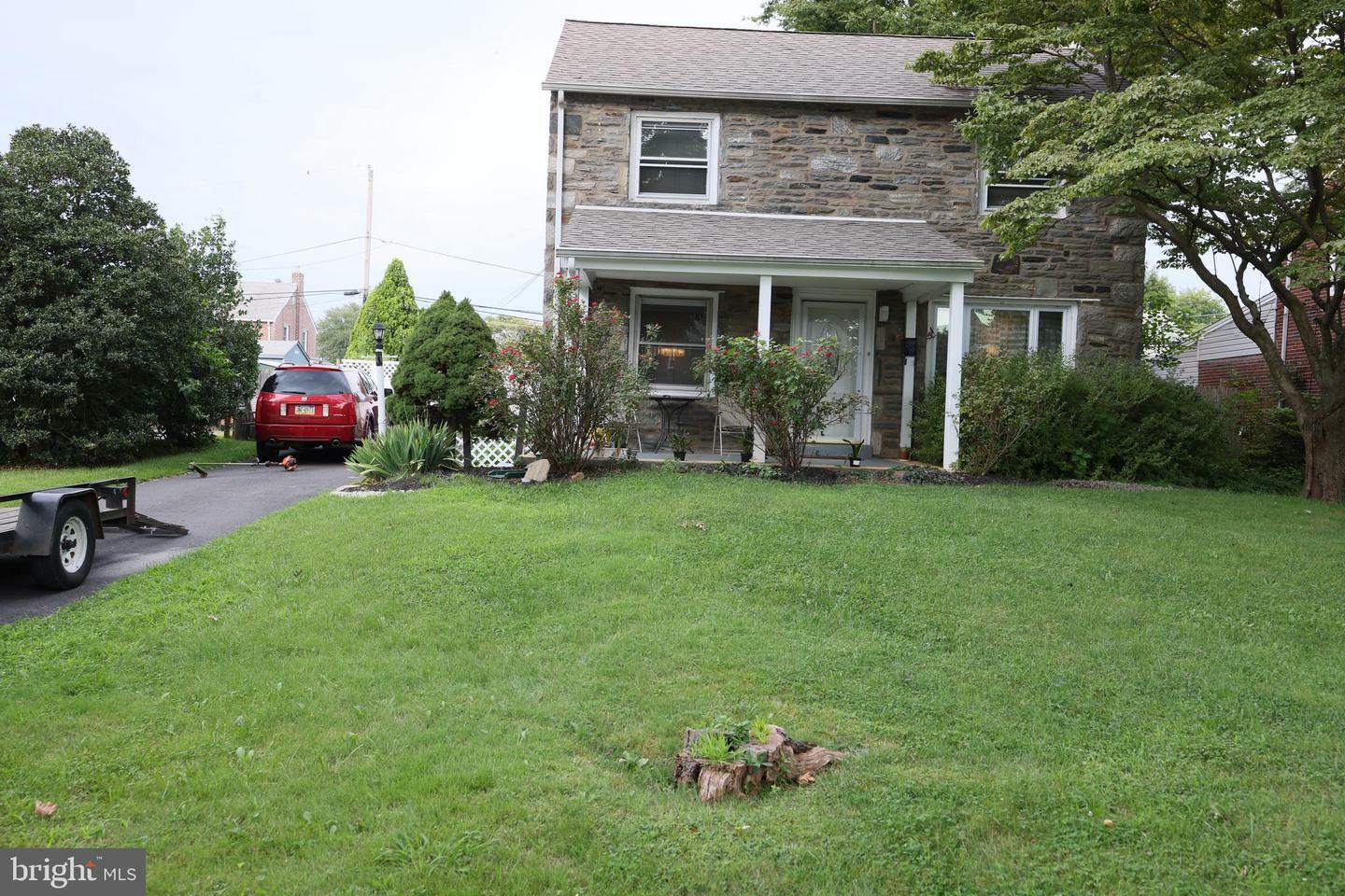 Property Photo:  75 Meetinghouse Lane  PA 19064 