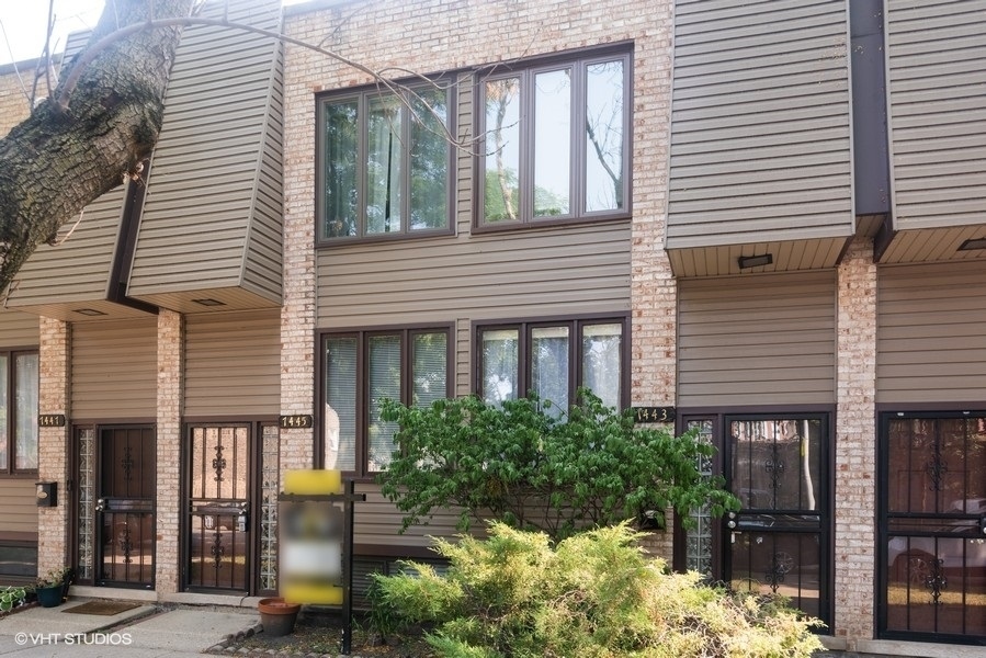 Property Photo:  7445 N Ashland Boulevard  IL 60626 