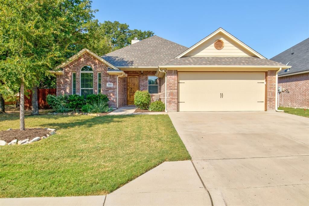 Property Photo: 311 Donna Circle TX 76049
