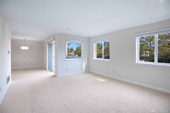 Property Photo: 6700 NE 182nd St D204 WA 98028