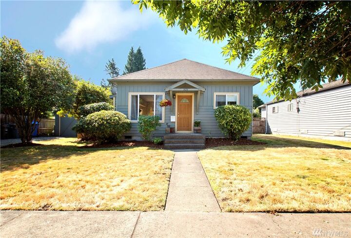 Property Photo:  1424  Everett Street  WA 98390 