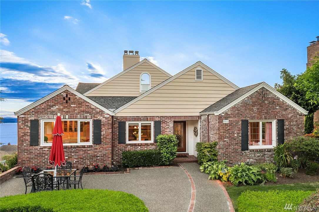 Property Photo: 2803 Magnolia Blvd W WA 98199