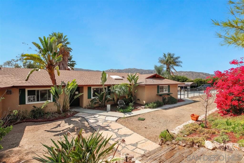 Property Photo:  3525 Laurashawn Ln  CA 92026 