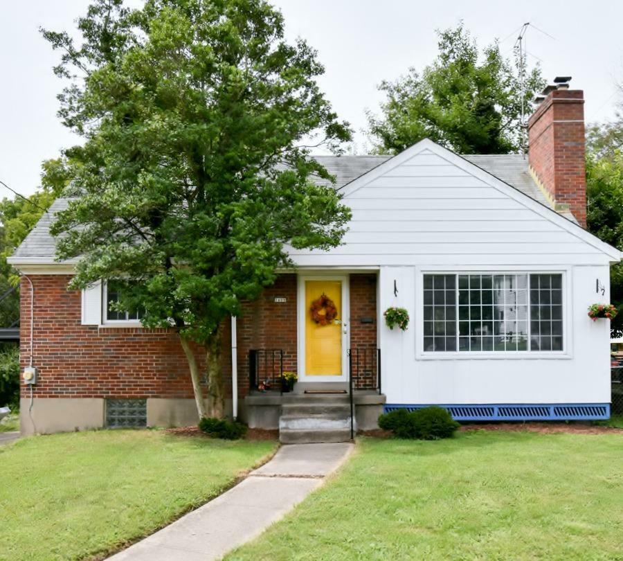 Property Photo:  1609 Sutton Ave  OH 45230 