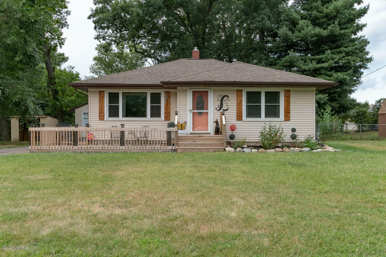 Property Photo:  130 Woodway Avenue  MI 49014 