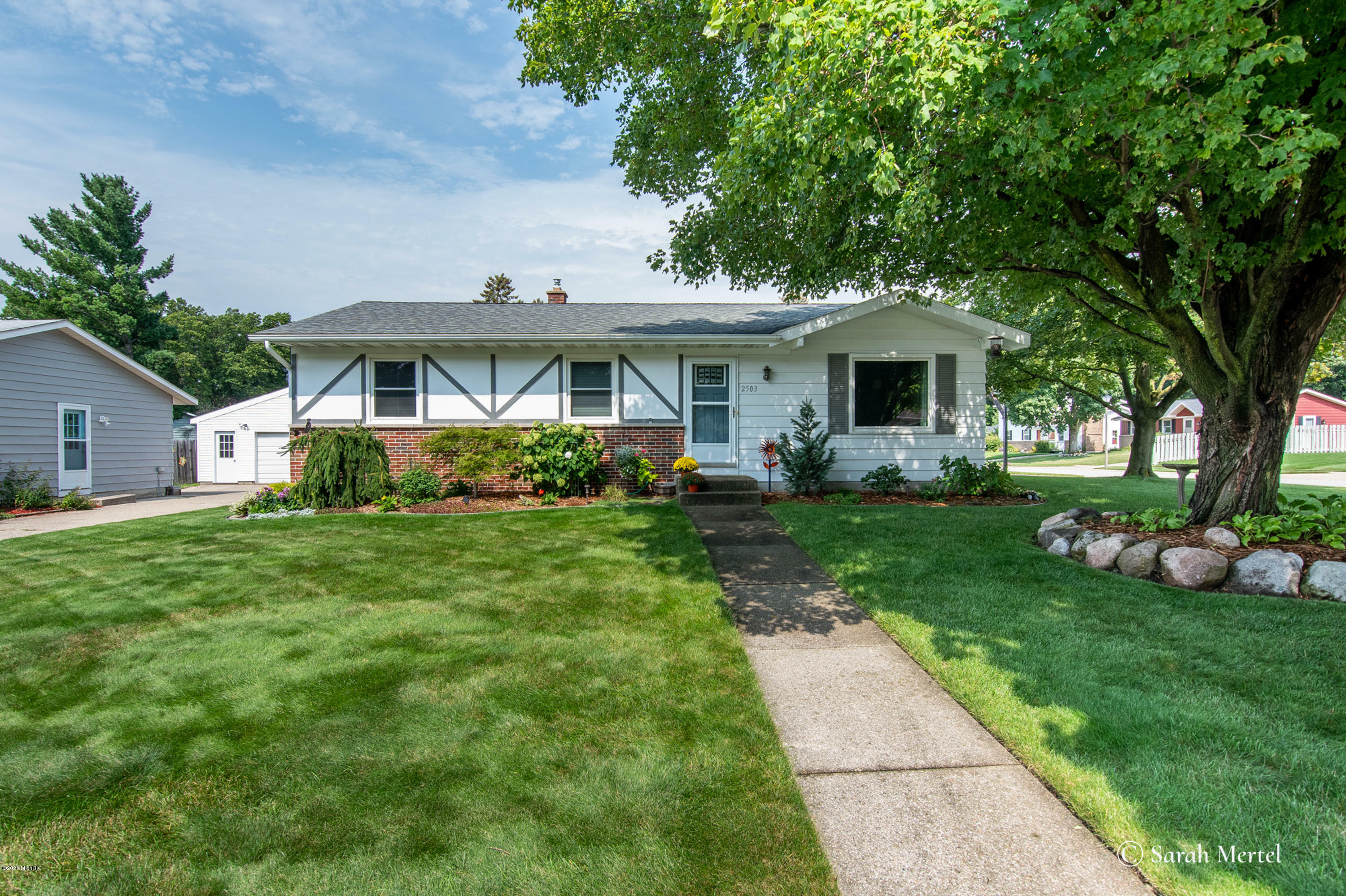 Property Photo:  2503 Parkview Street SW  MI 49519 