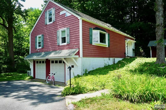 Property Photo:  46-48 Oak Road House 48  NJ 07005 