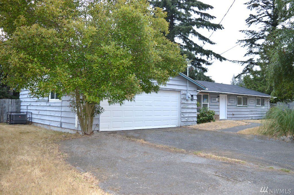 Property Photo:  217 170th St E  WA 98387 