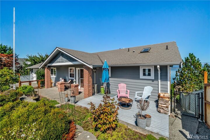 Property Photo: 1809 E Camano Drive WA 98282