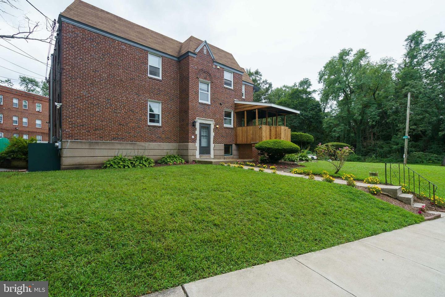 Property Photo:  695 W Walnut Lane  PA 19128 