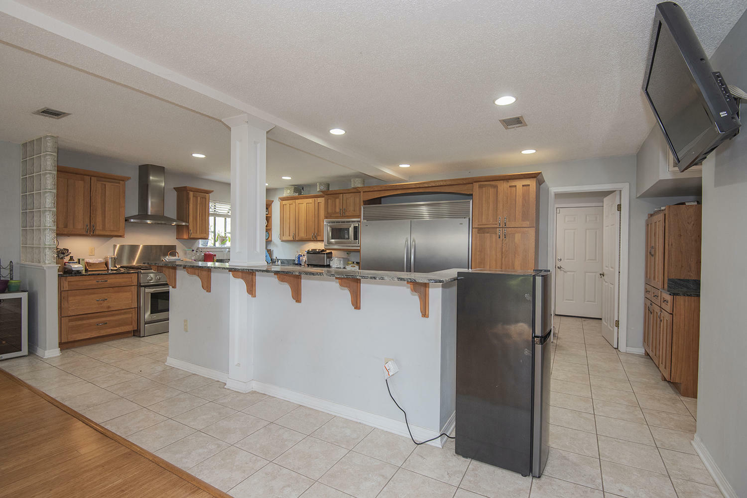 Property Photo:  515 E Timberlake Drive  FL 32569 