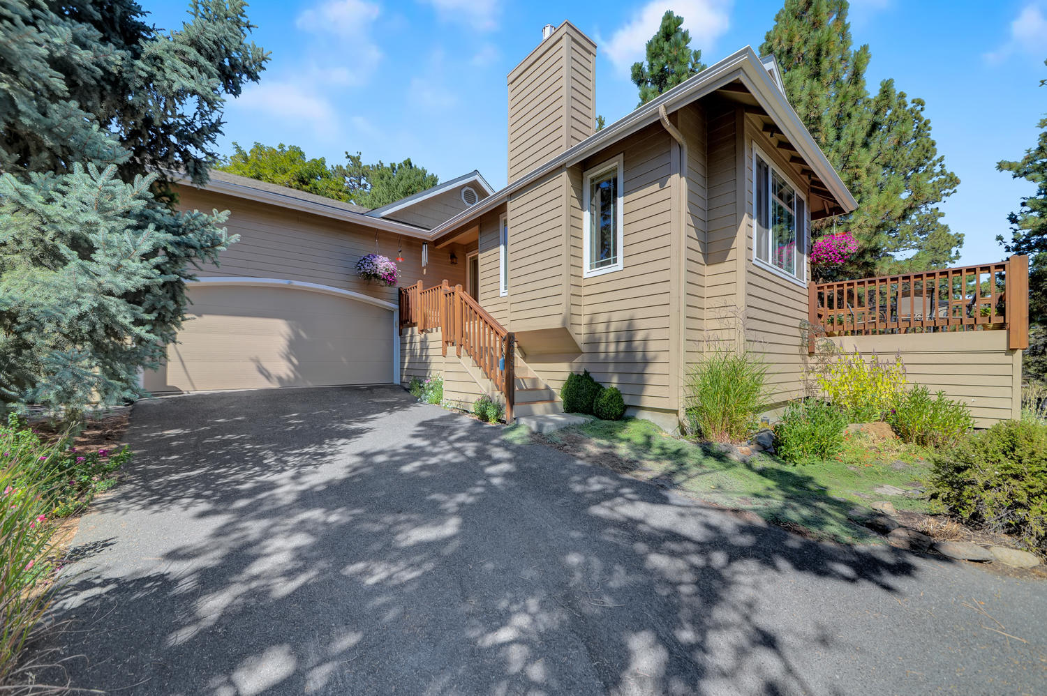 Property Photo: 2235 NW Panama Street OR 97703