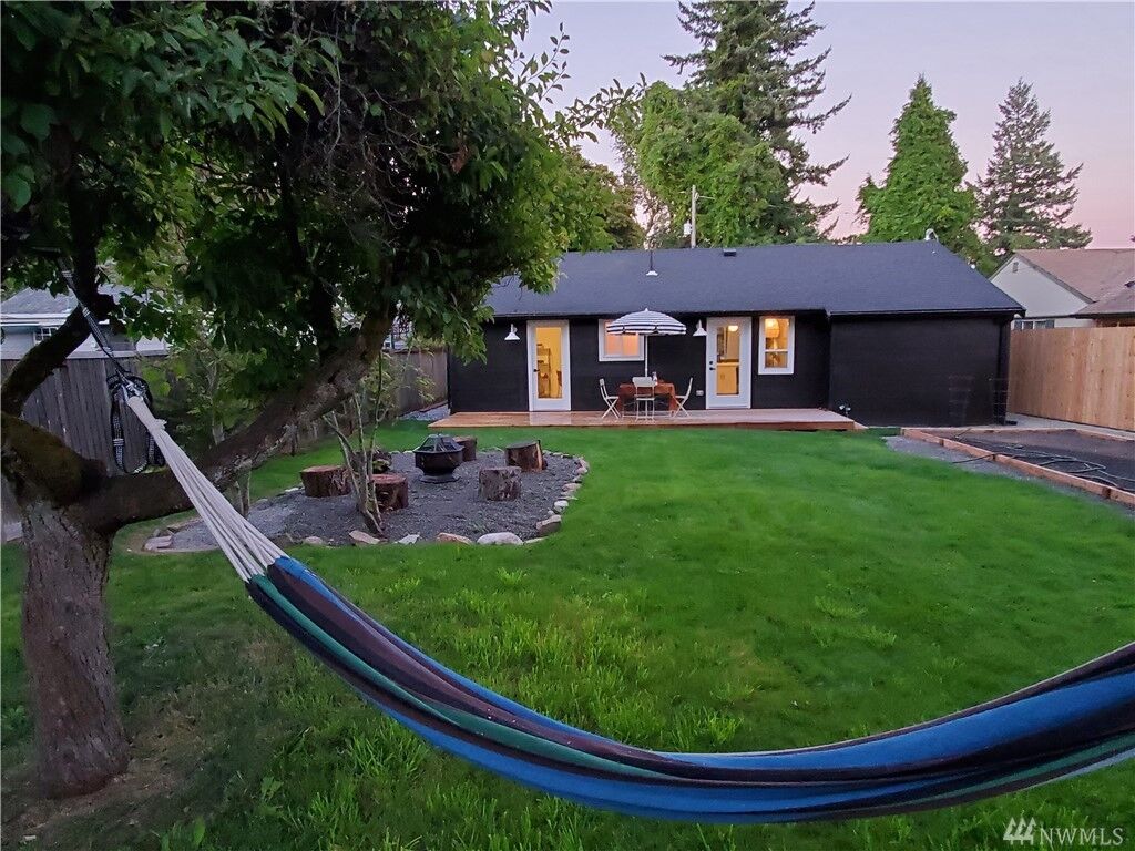 Property Photo: 12639 2nd Avenue S WA 98168