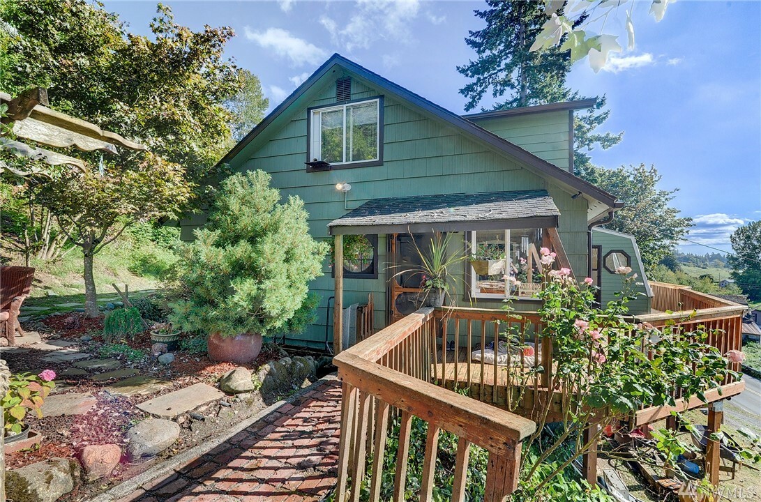 Property Photo:  313 Sunnyside Blvd  WA 98258 