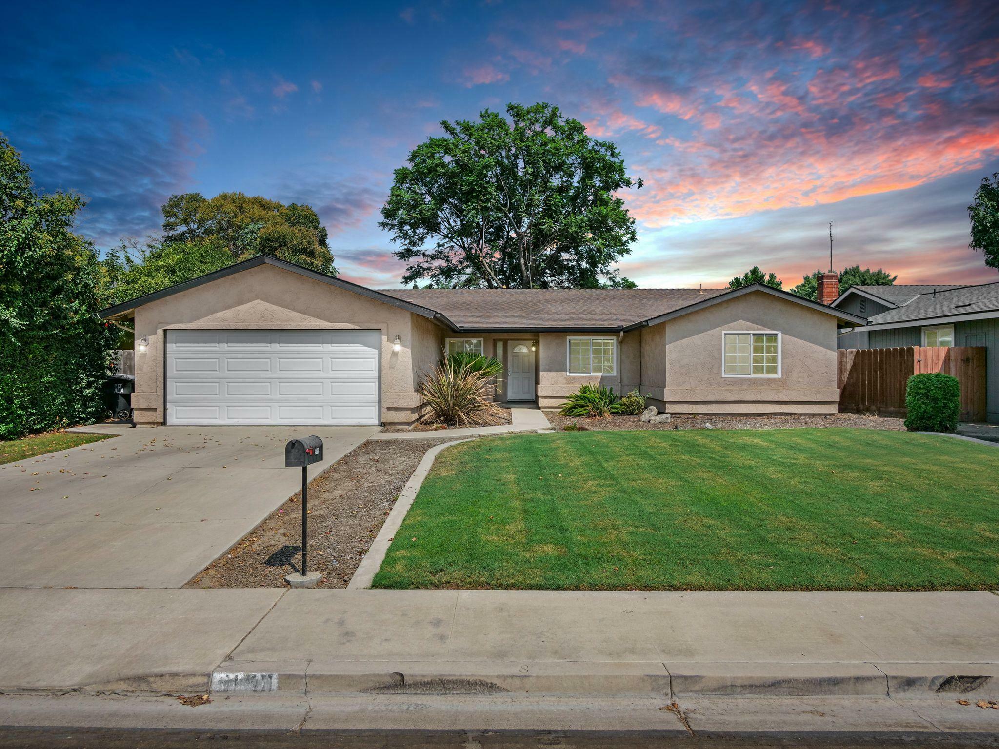 Property Photo:  5150 W Heritage Avenue  CA 93277 