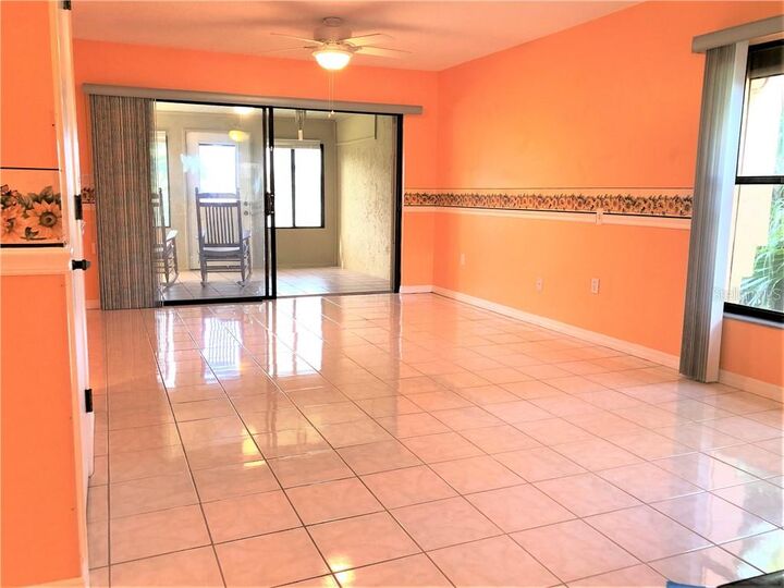 Property Photo:  2000 Forrest Nelson Boulevard E-1  FL 33952 