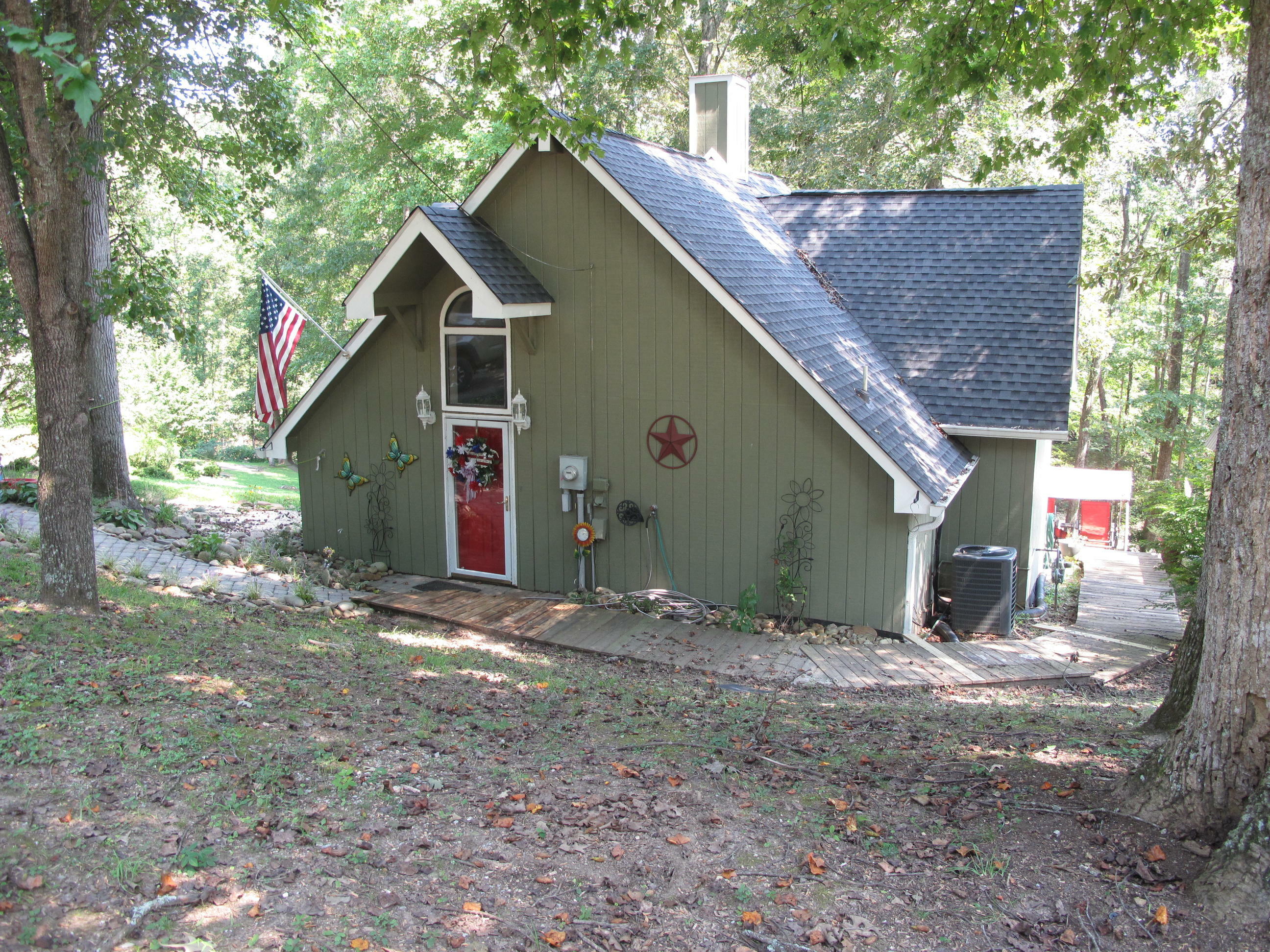 Property Photo:  124 E Woodland Court  TN 37766 