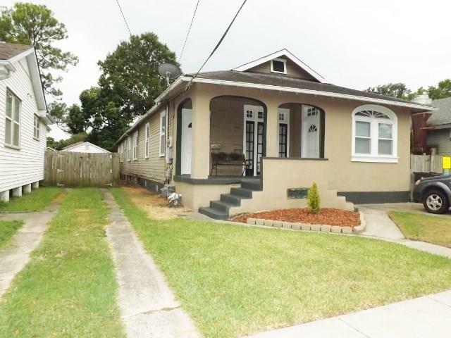 Property Photo:  808 Navarre Avenue  MS 70124 