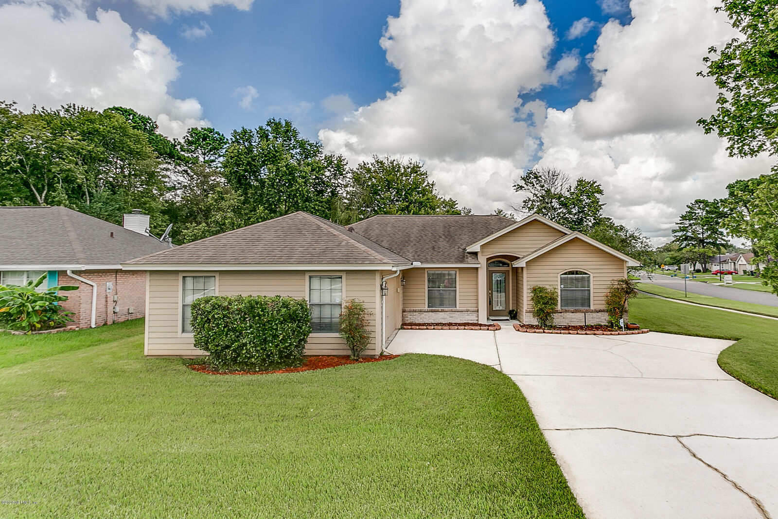 Property Photo: 2802 Unison Court FL 32068