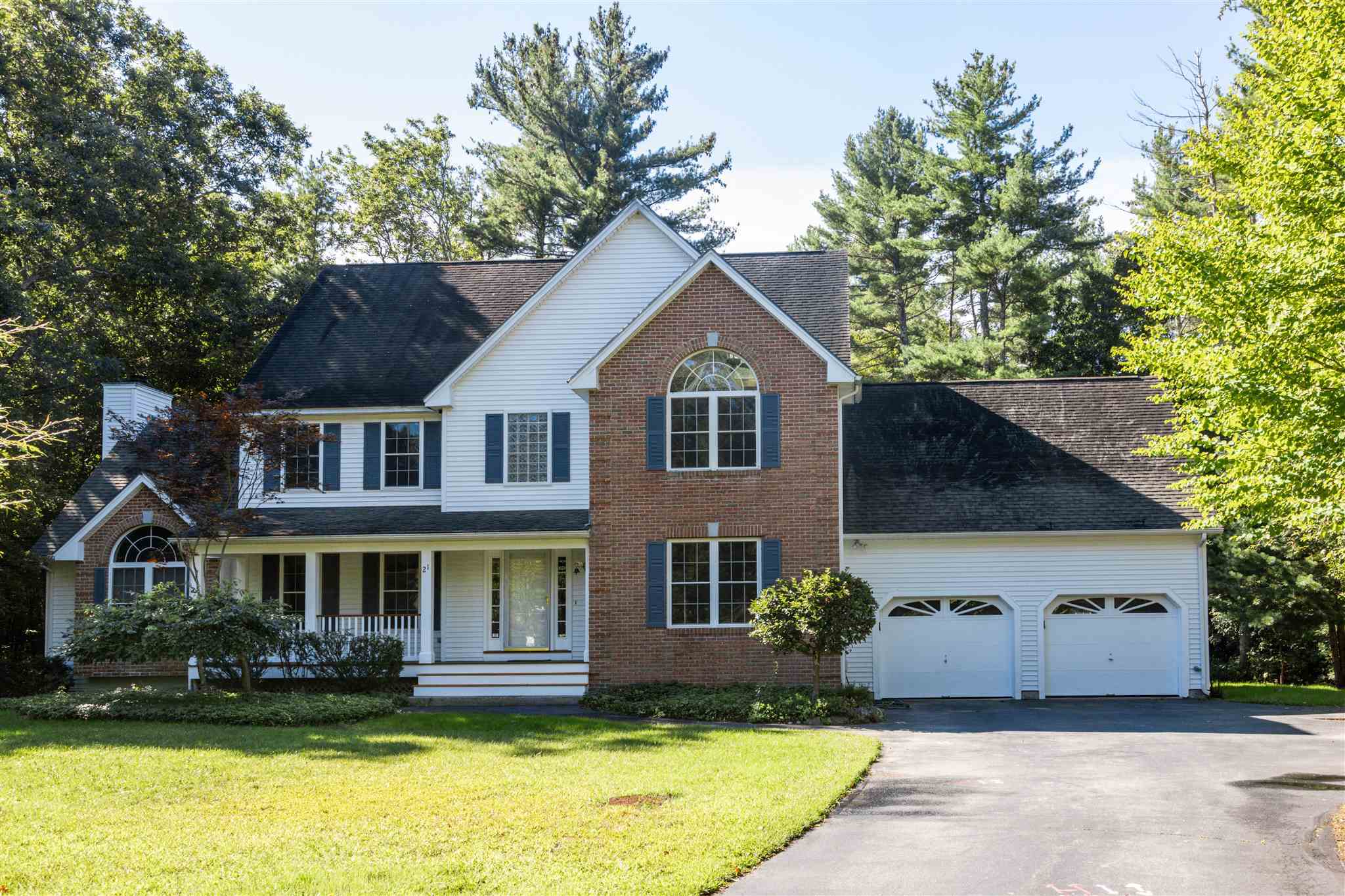 Property Photo:  21 Mosswood Circle  NH 03031 