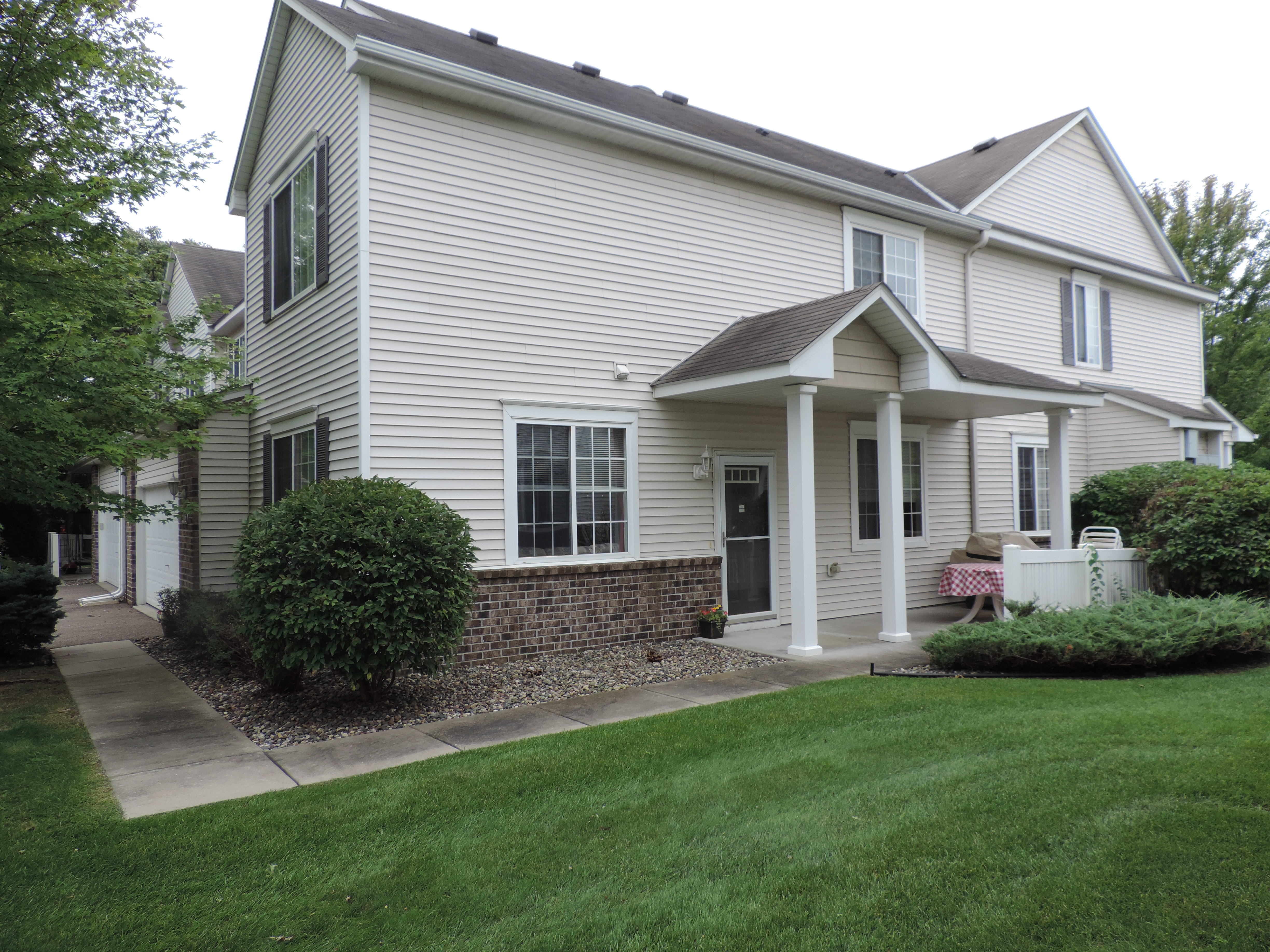 Property Photo:  206 River Woods Drive W  MN 55071 