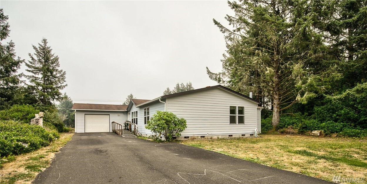 Property Photo:  390 Dorado Ave SW  WA 98569 