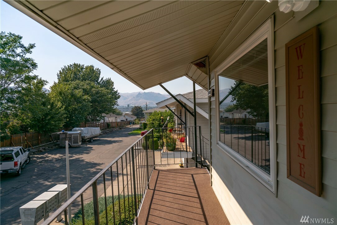 Property Photo: 100 Simon St 24 WA 98802