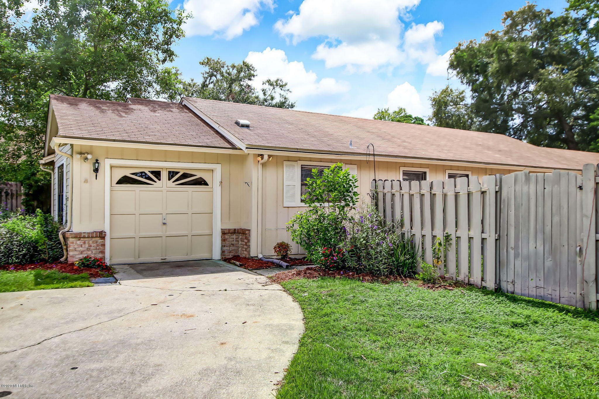 Property Photo:  3852 Millpoint Drive  FL 32257 