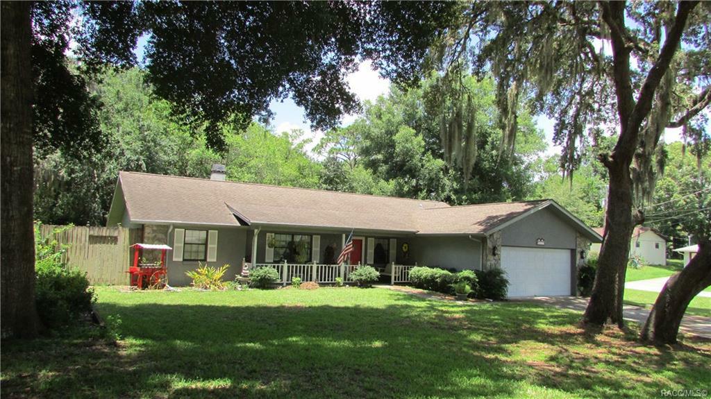 Property Photo:  829 Palm Avenue  FL 34452 