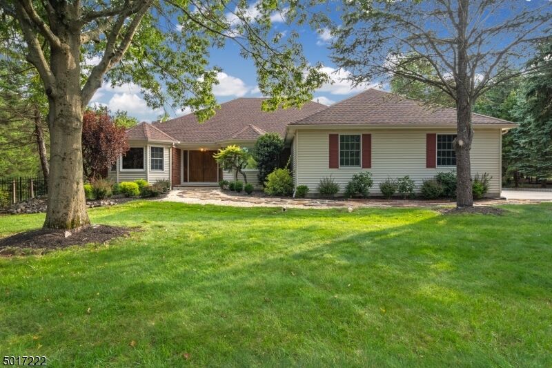 Property Photo:  7 Layton Ct  NJ 08844 