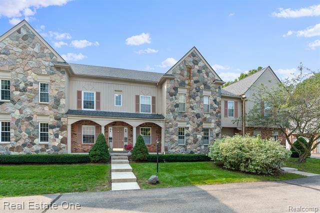 Property Photo:  1635 B Huntington Park Apt B 41  MI 48309 
